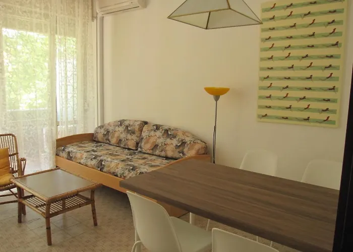 Modern Flat With Balcony At Pineta شقة غرادو