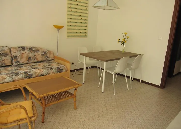 Modern Flat With Balcony At Pineta דירה *