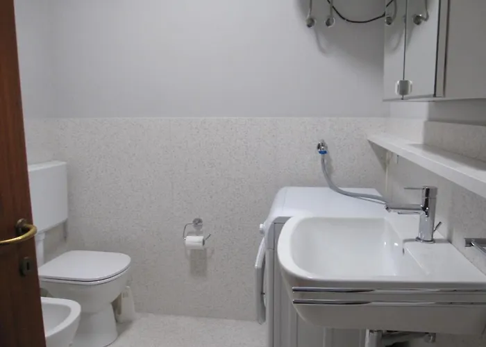 Modern Flat With Balcony At Pineta דירה