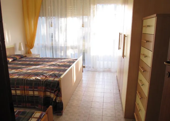 Modern Flat With Balcony At Pineta דירה