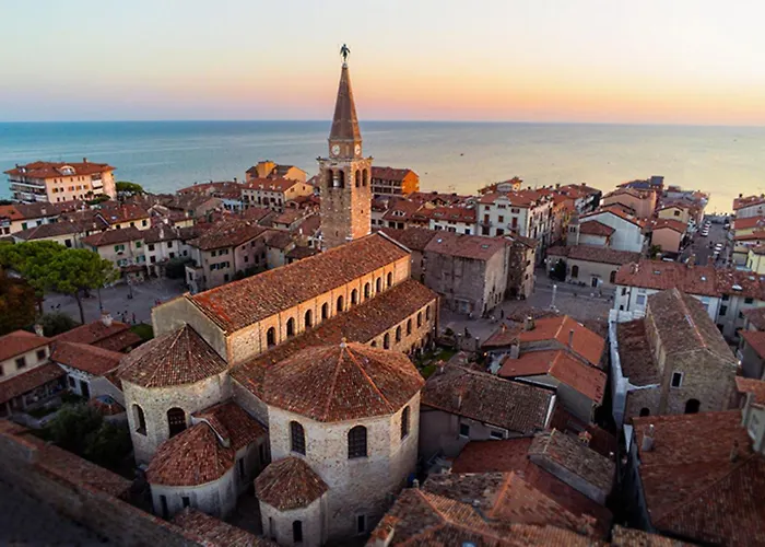 Apartamento Modern Flat With Balcony At Pineta Grado